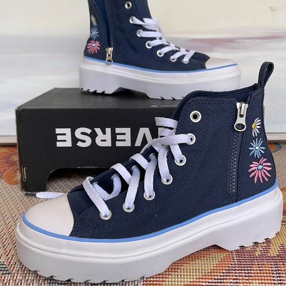 Converse WMNS CTAS A06342C
CTAS LUGGED LIFT H NAVY/LT BLUE /WHITE
Platform Snkrs - Picture 2 of 16